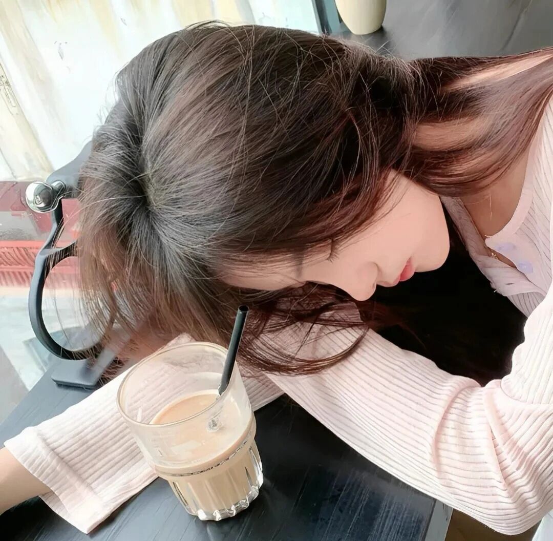温柔侧脸女生头像