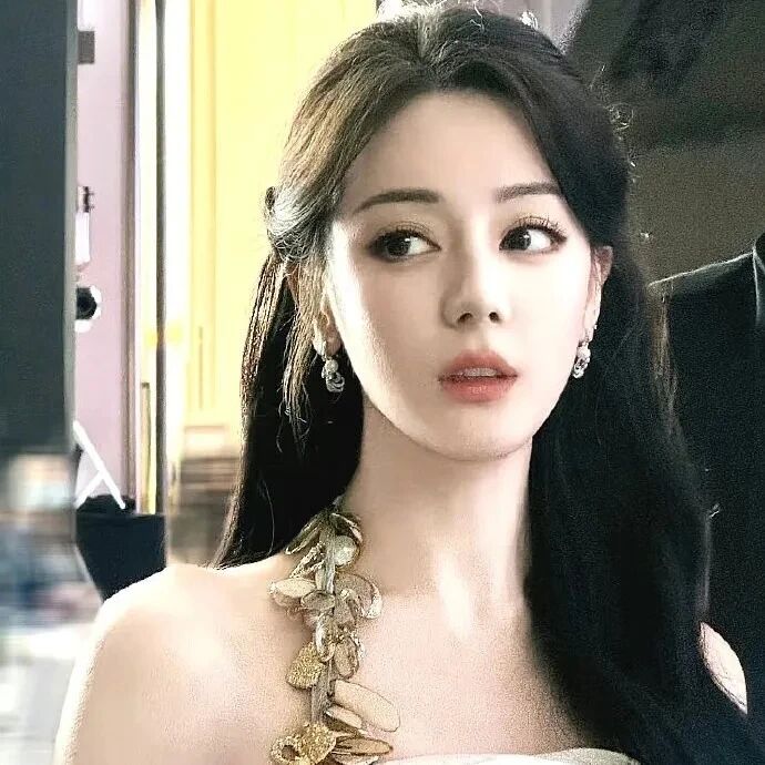 迪丽热巴爱豆气质女生头像