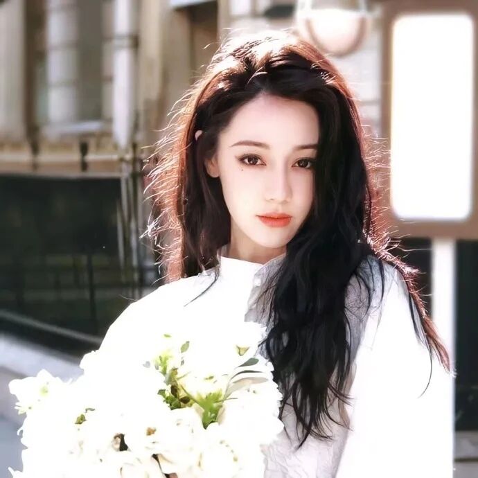 迪丽热巴爱豆鲜花气质女生头像
