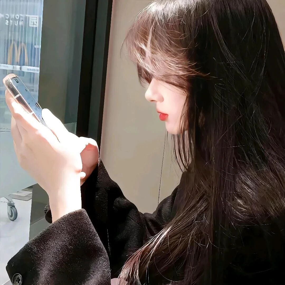 清冷侧脸女生头像