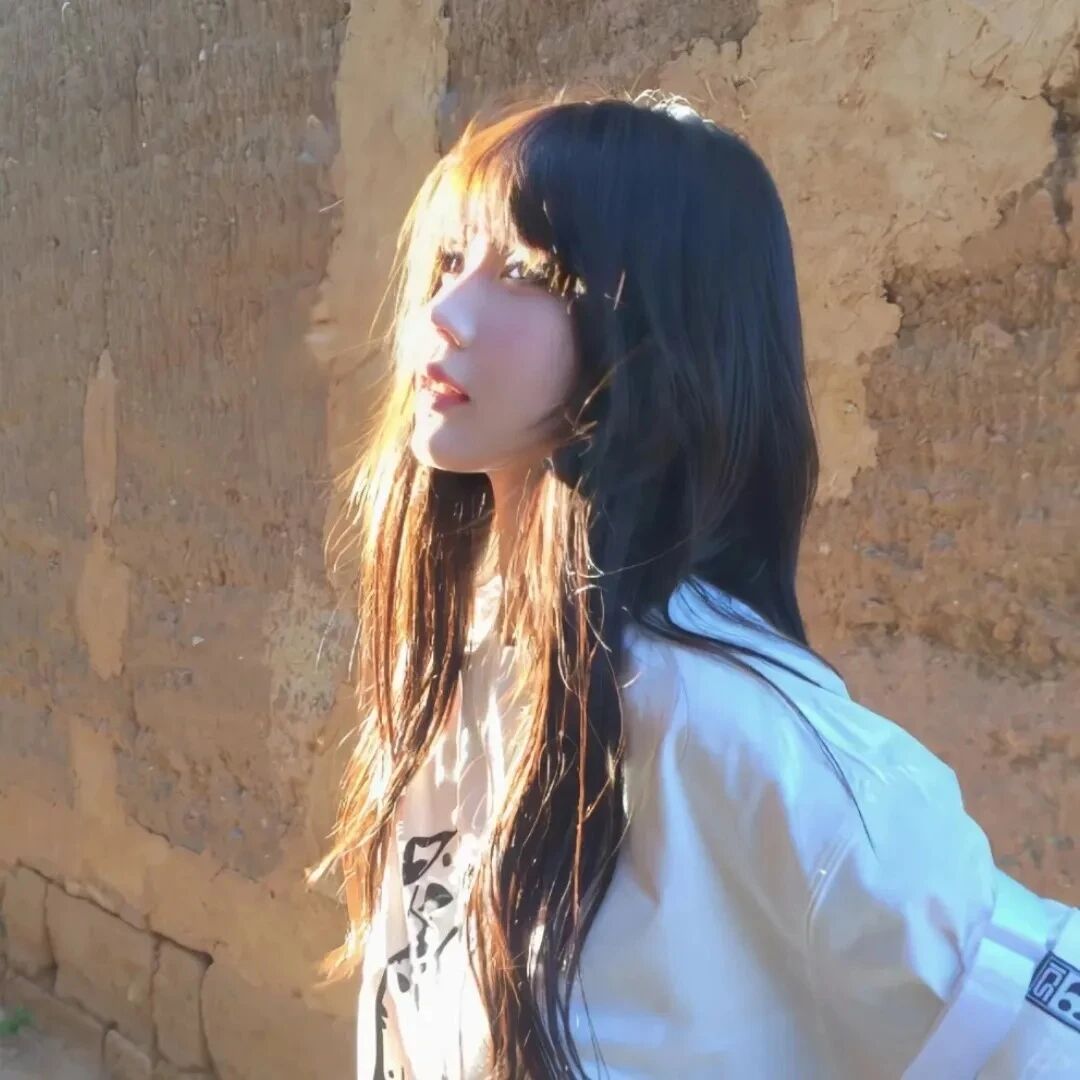 光感侧脸女生头像