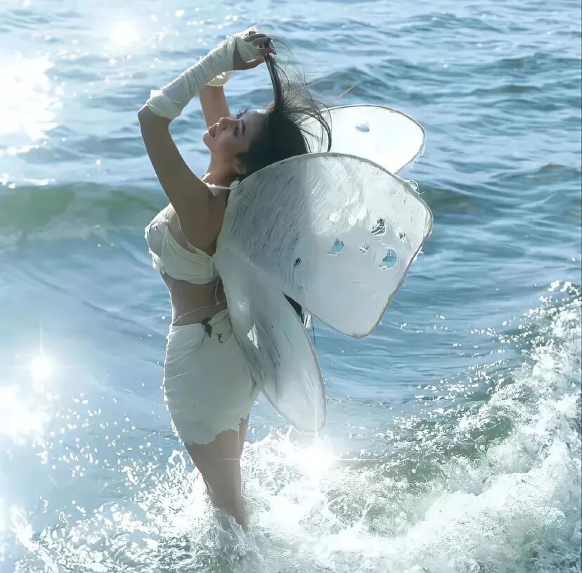 温柔天使海边女生头像