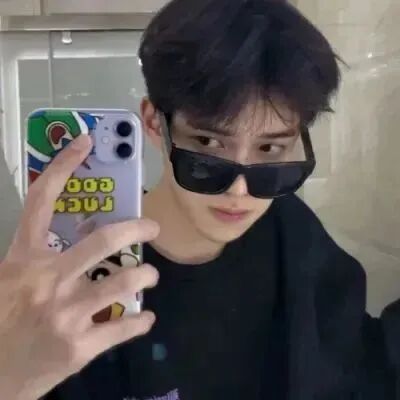 自拍手机墨镜个性男生头像
