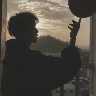 个性篮球侧脸男生头像