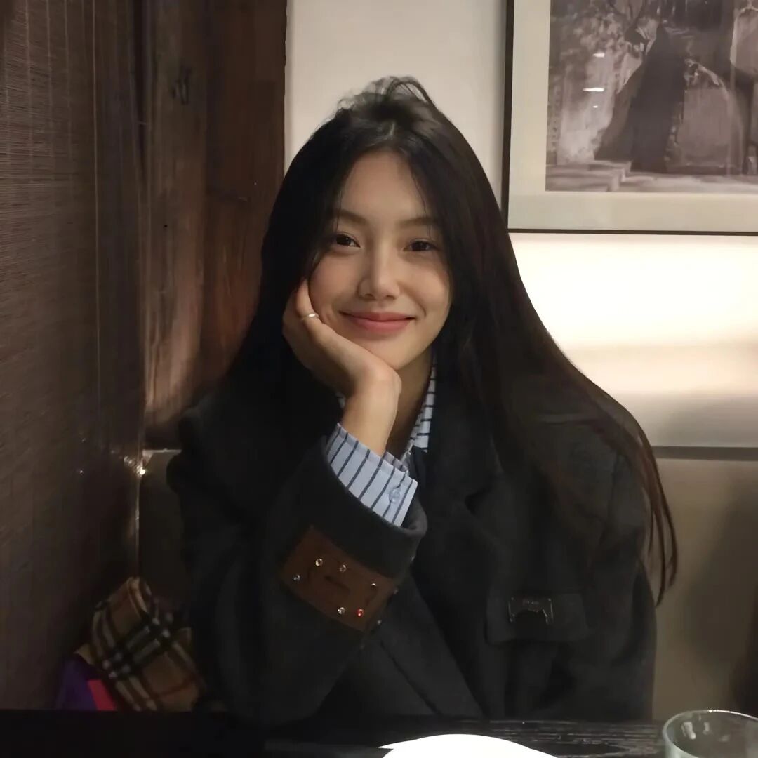 爱笑小众女生头像