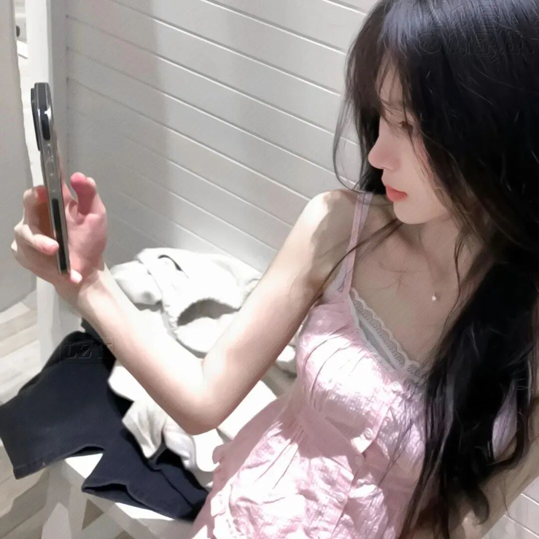 温柔侧脸女生头像