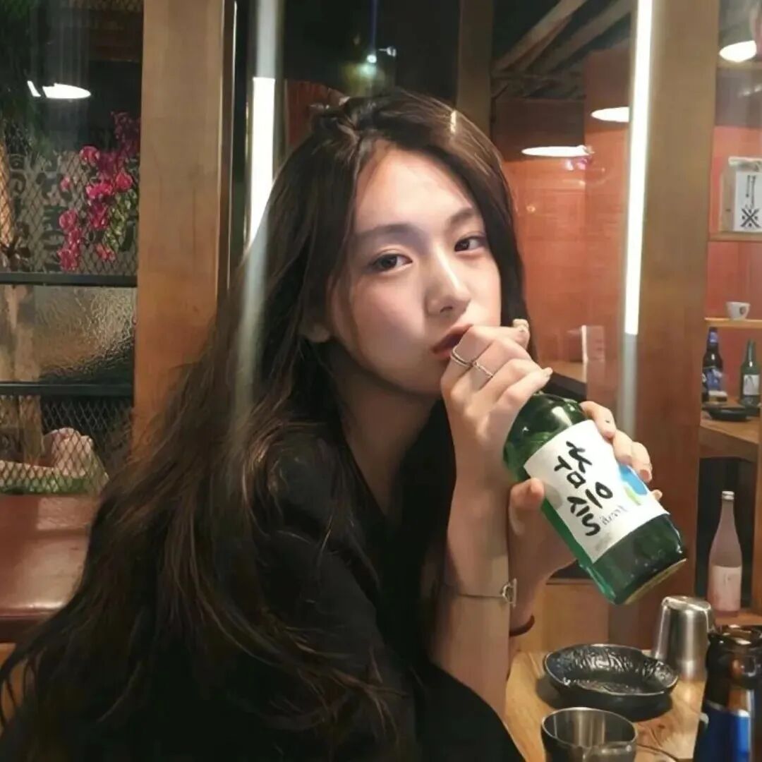 喝酒气质女生头像