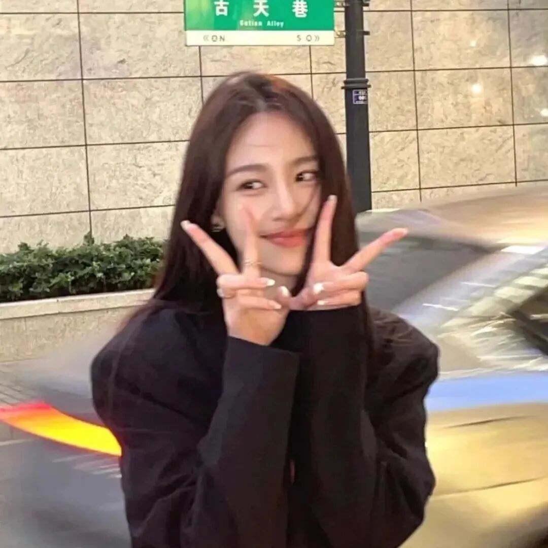 剪刀手小众女生头像
