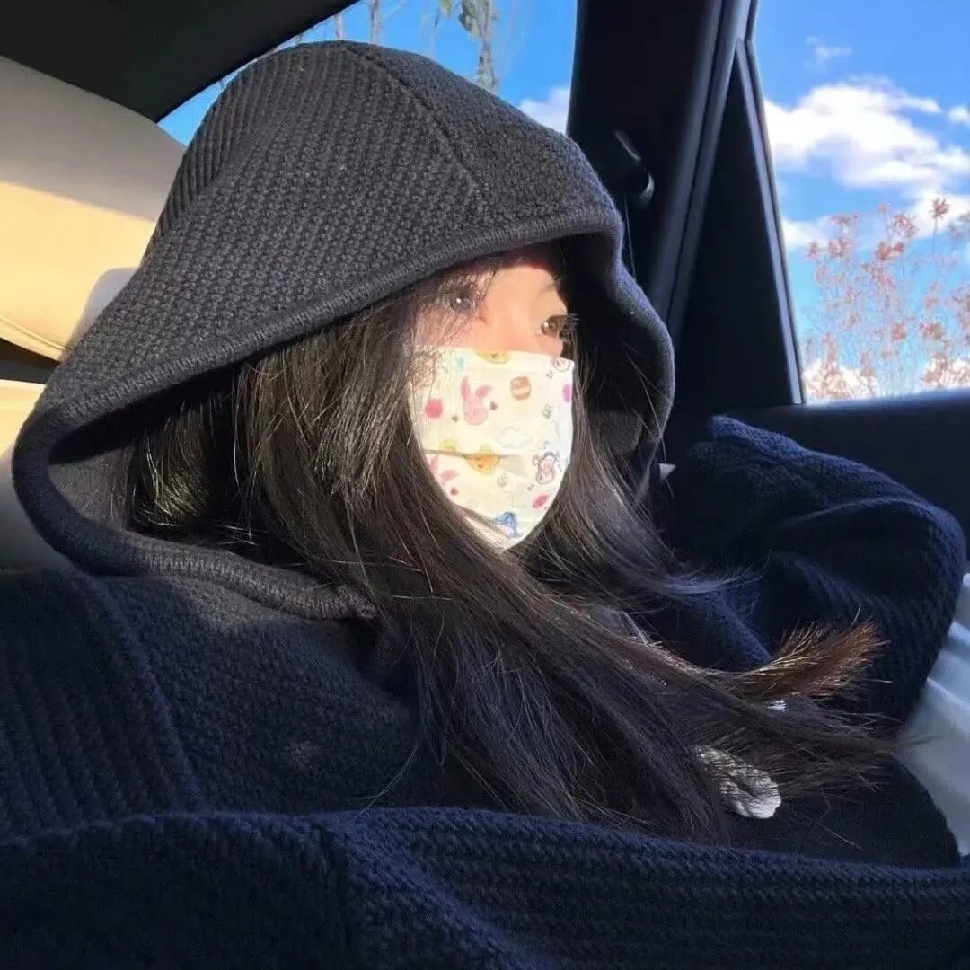 车内不露脸甜妹女生头像
