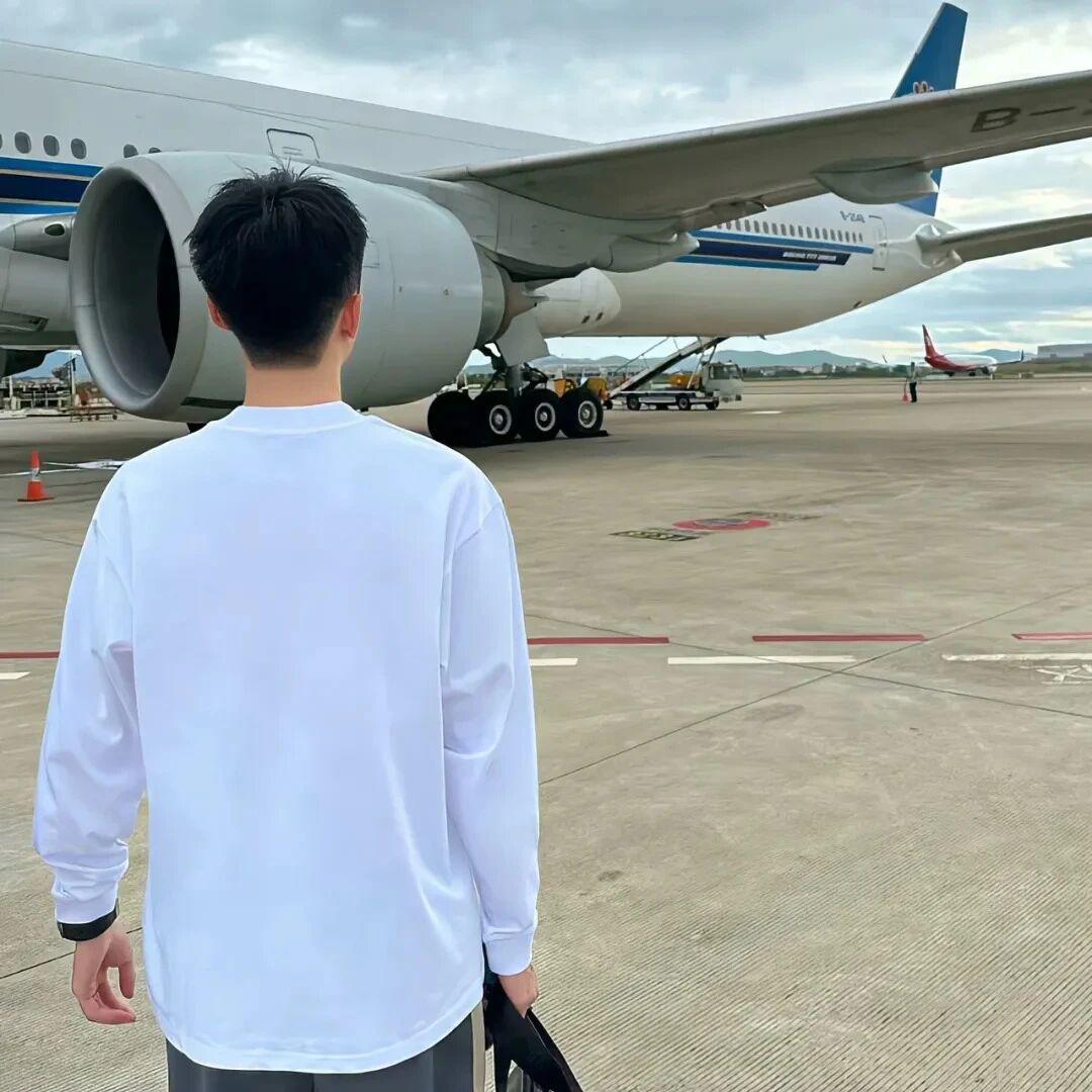 飞机小众背影不露脸男生头像