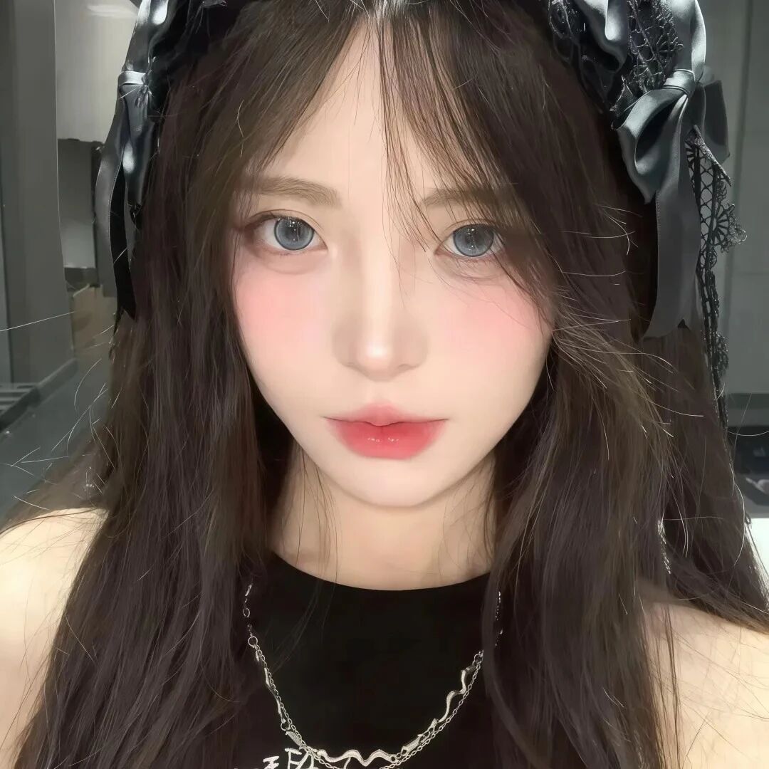 戴耳机小众女生头像