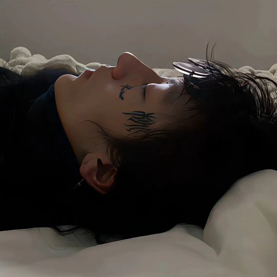 躺着小众男生头像