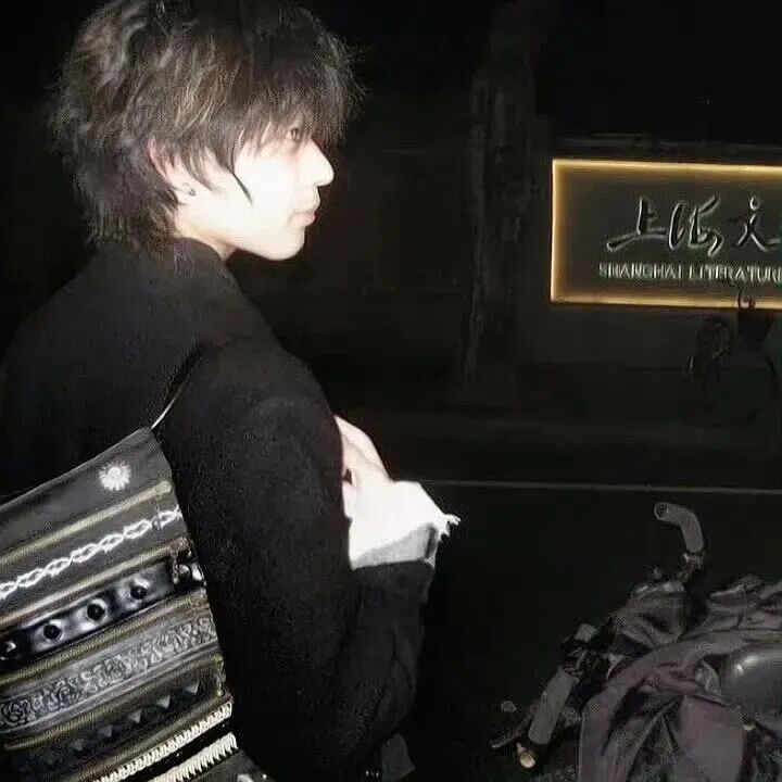 个性侧脸男生头像
