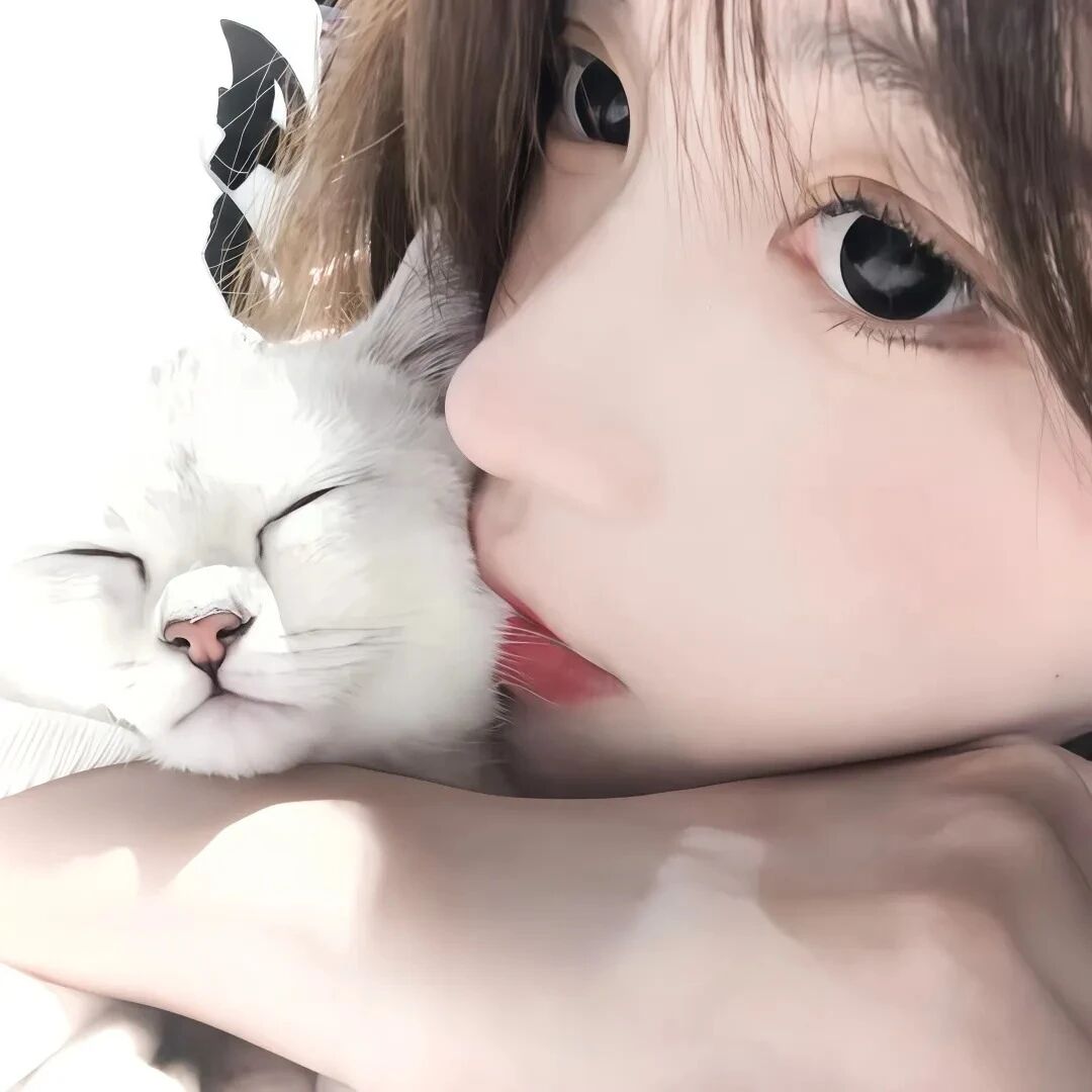 摆着猫咪纯欲女生头像