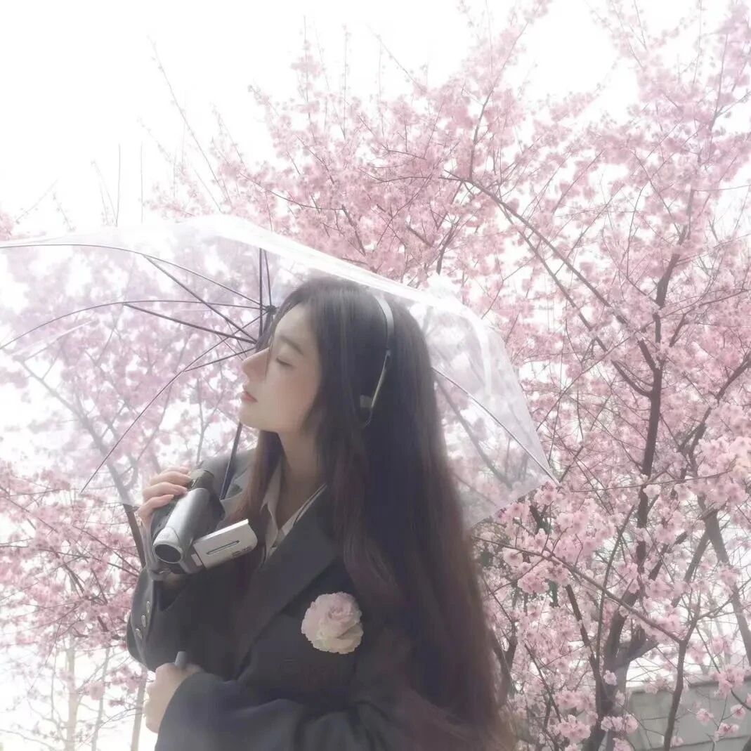 撑伞氛围感侧脸女生头像