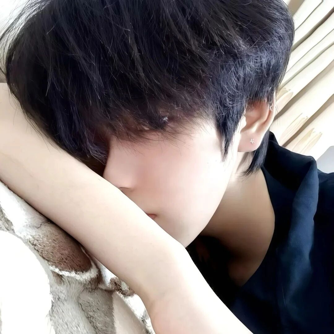 趴着小众男生头像