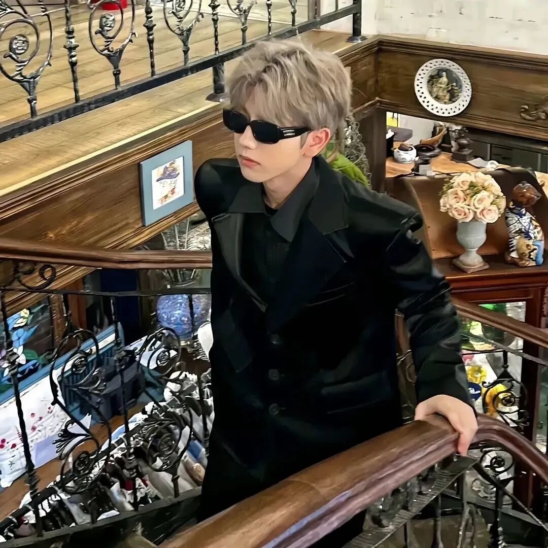 个性墨镜男生头像