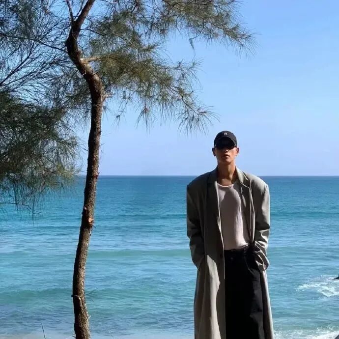 海边氛围感墨镜男生头像