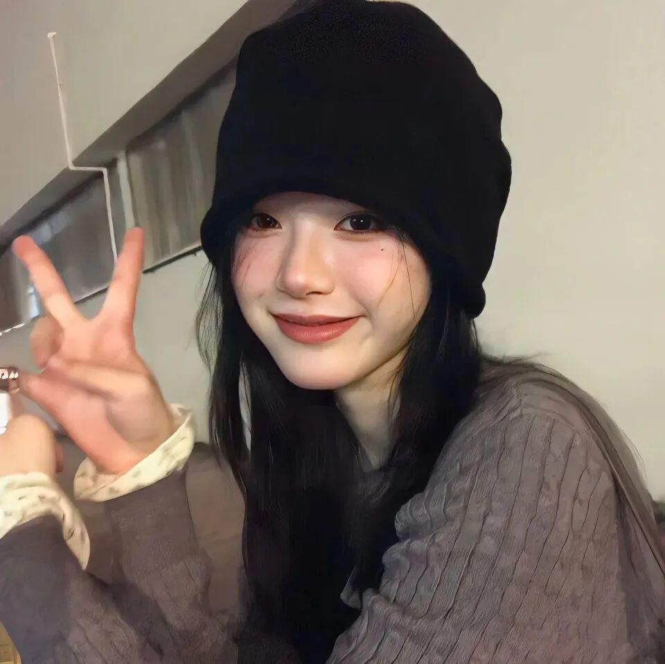 剪刀手甜妹女生头像