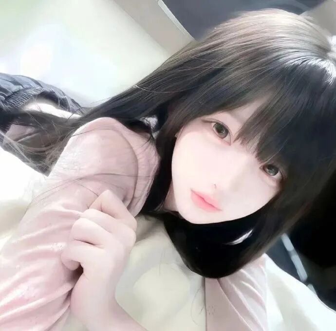 趴着纯欲女生头像