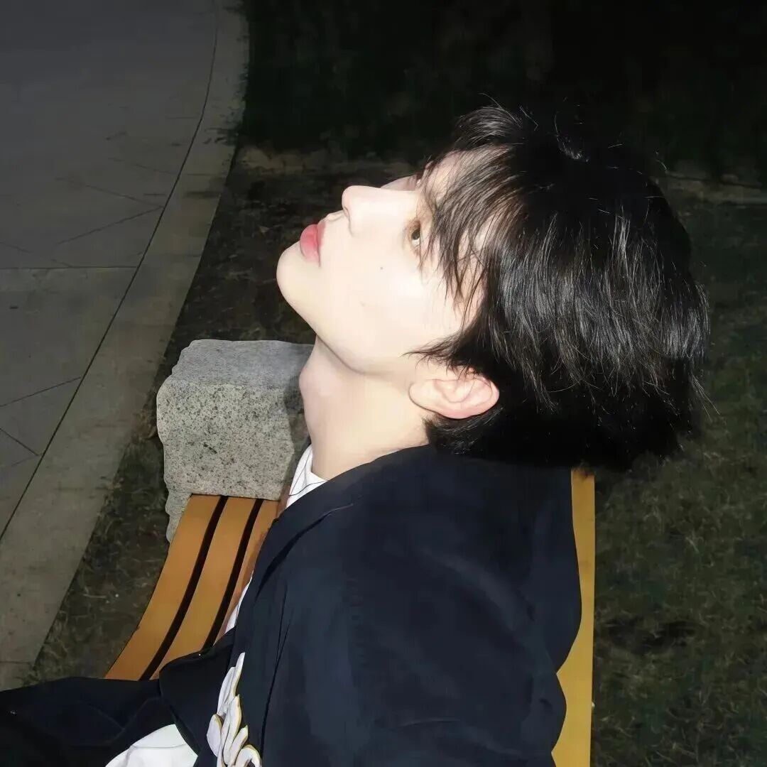 个性侧脸男生头像