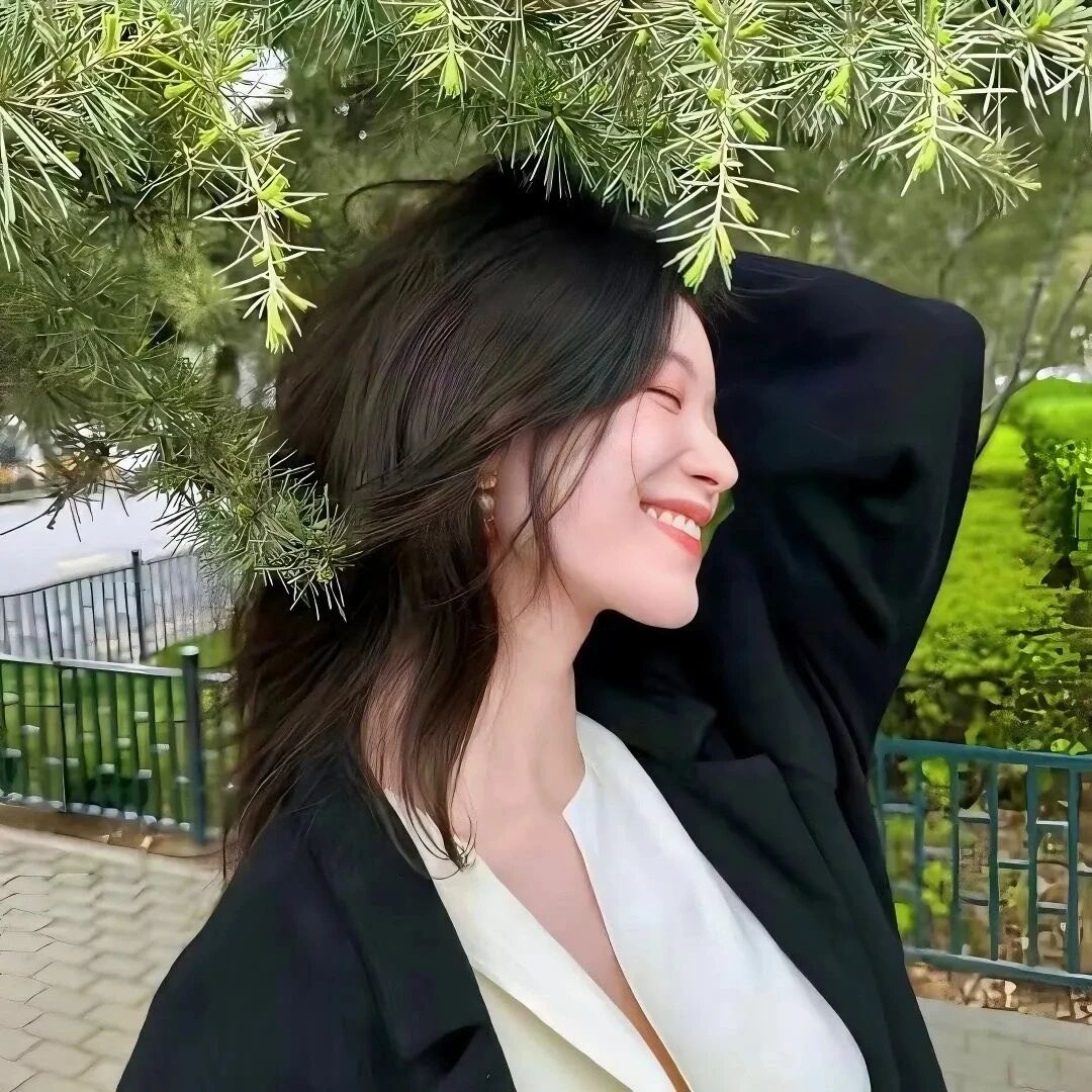 气质侧脸爱笑女生头像