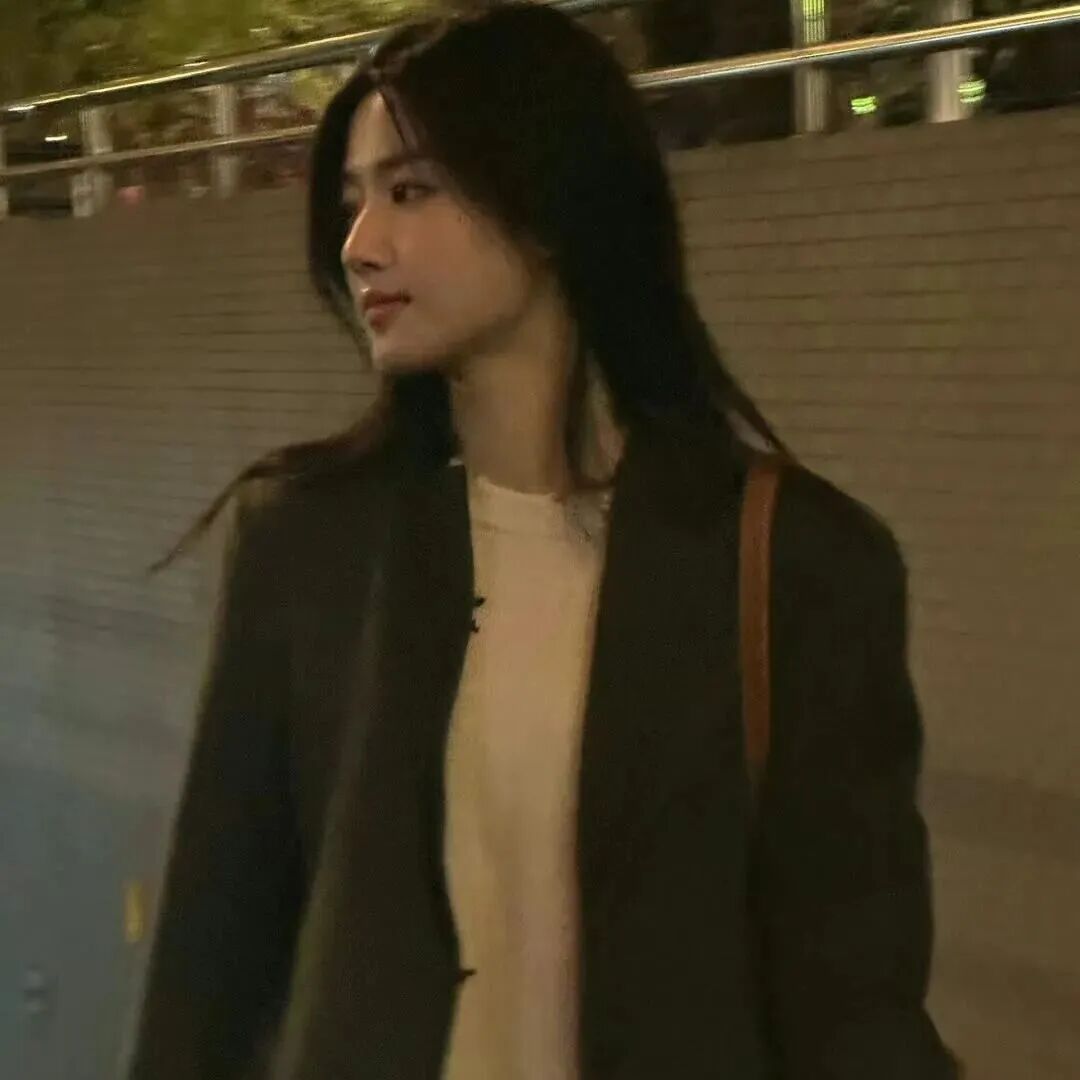 小众侧脸女生头像