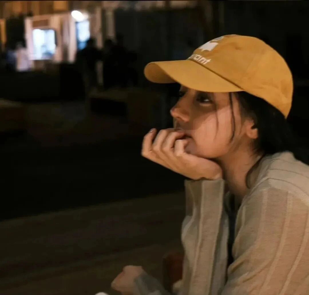 迪丽热巴爱豆甜妹侧脸女生头像