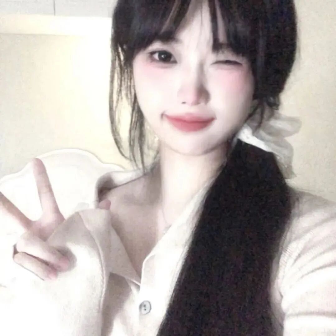 剪刀手温柔女生头像