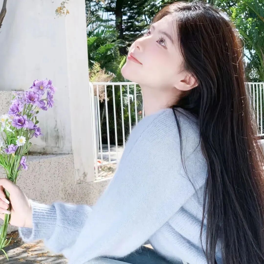 鲜花温柔侧脸女生头像