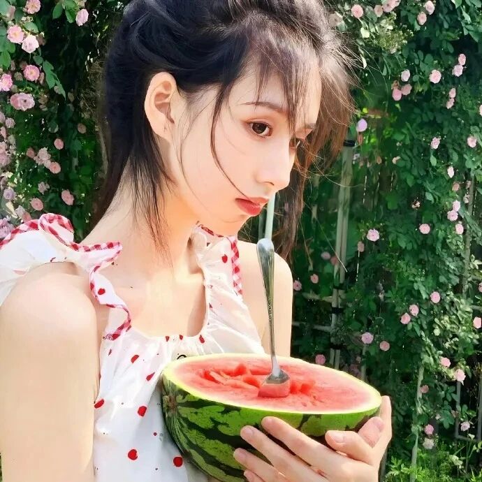 西瓜小清新侧脸女生头像