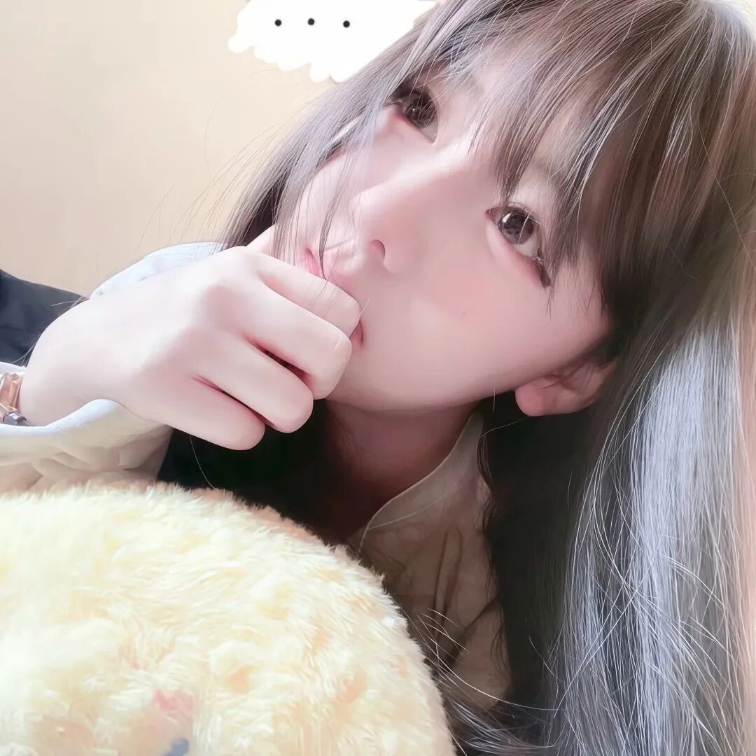 捂嘴少萝女生头像