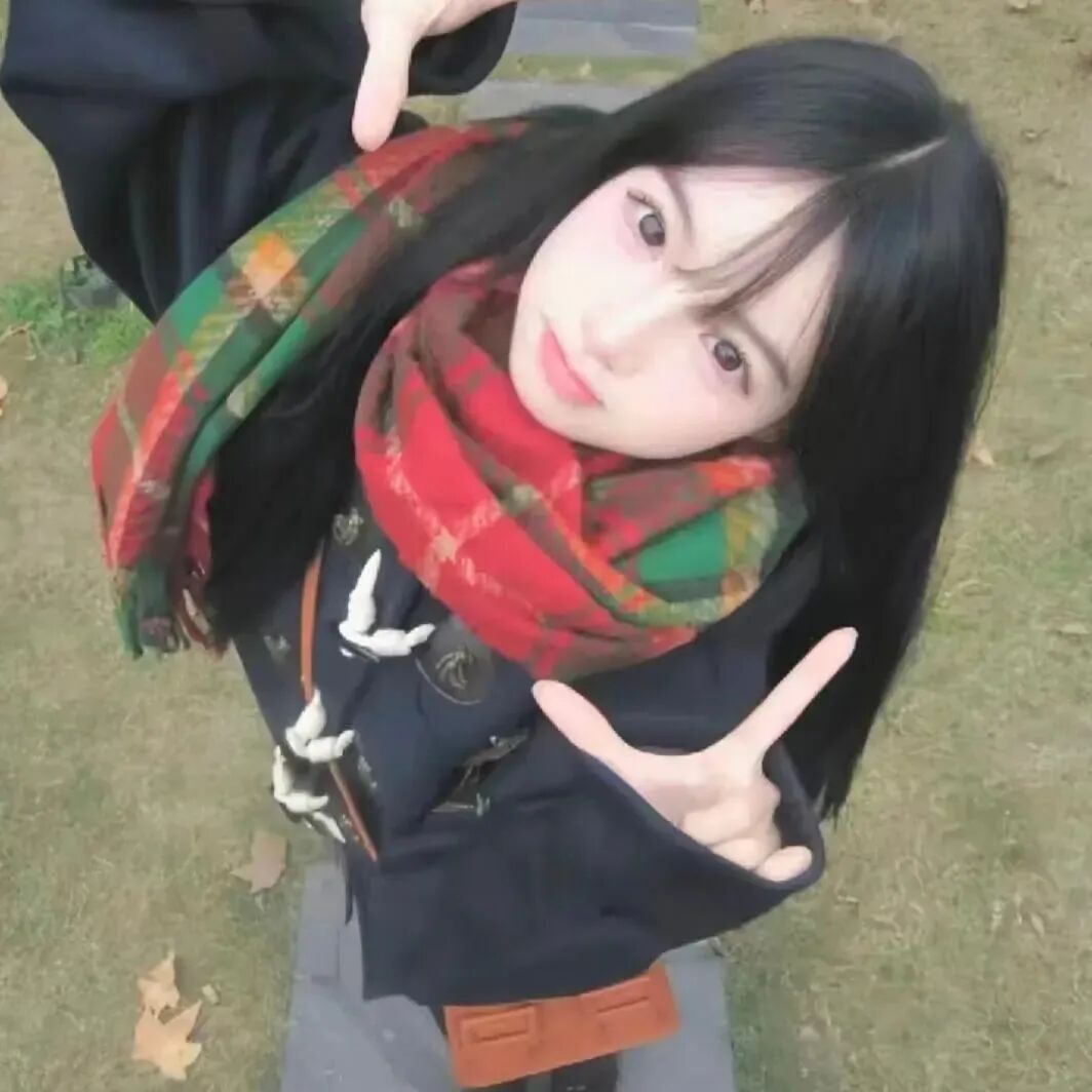 剪刀手甜妹女生头像