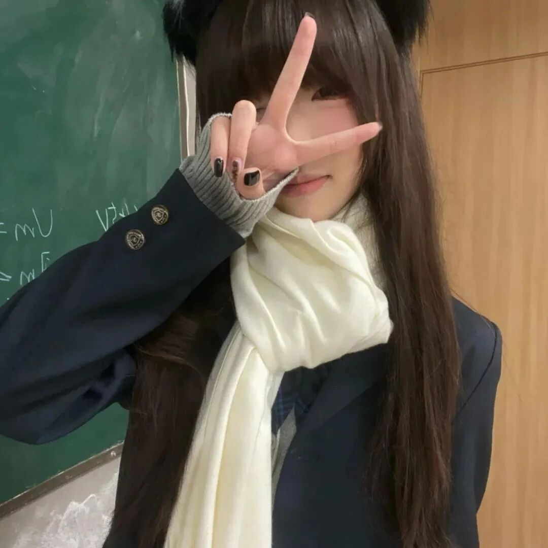 剪刀手JK制服少萝女生头像