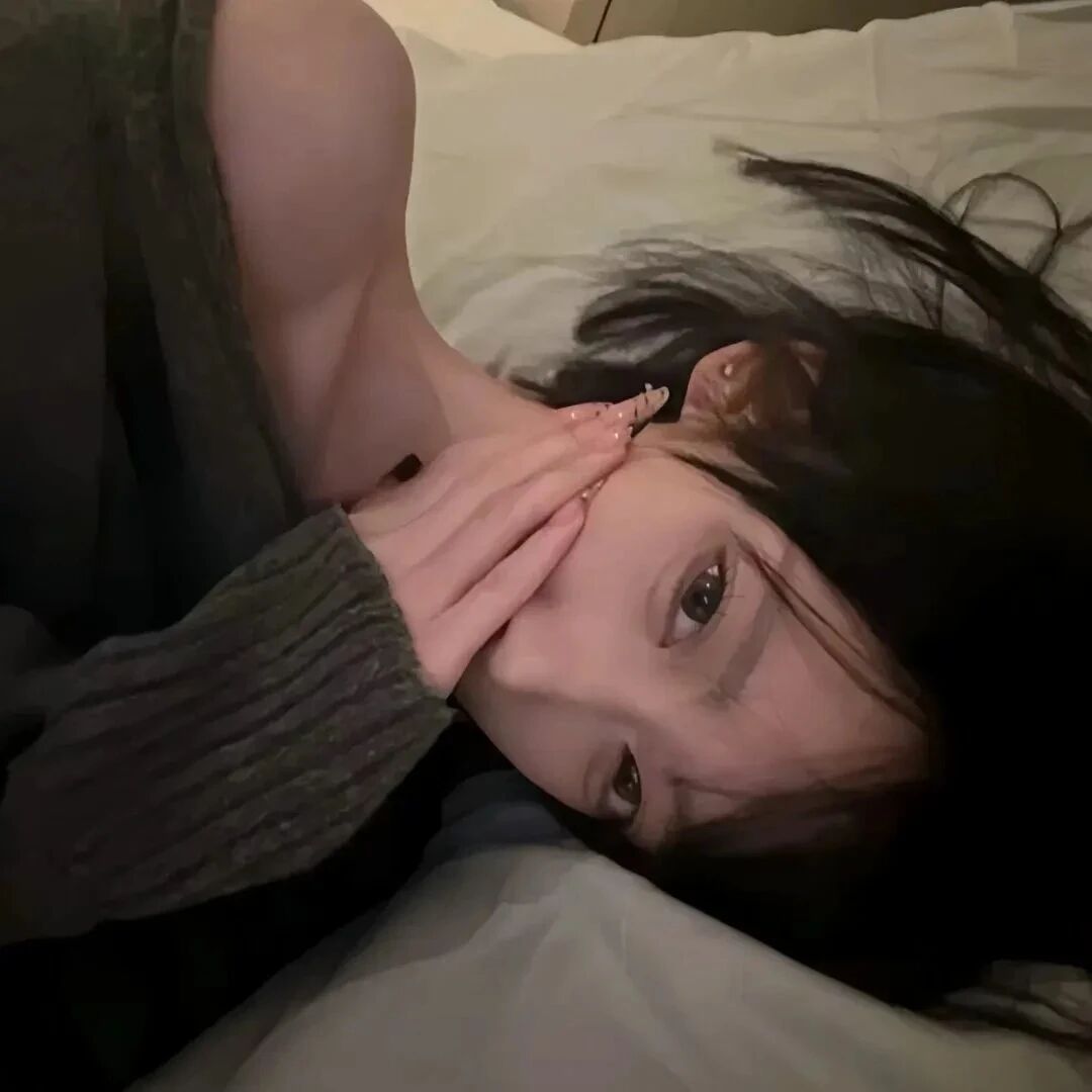 躺着纯欲女生头像