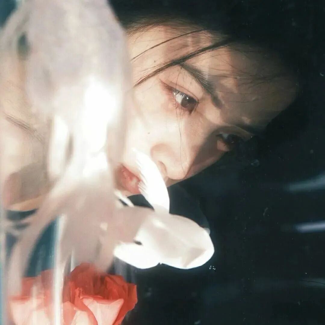 温柔侧脸女生头像