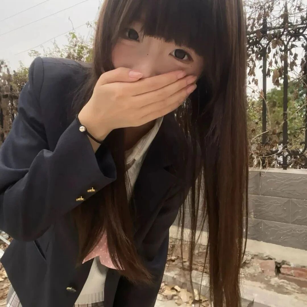 捂嘴jk制服少萝女生头像