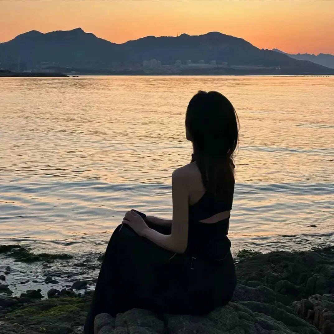 氛围感海边不露脸女生头像