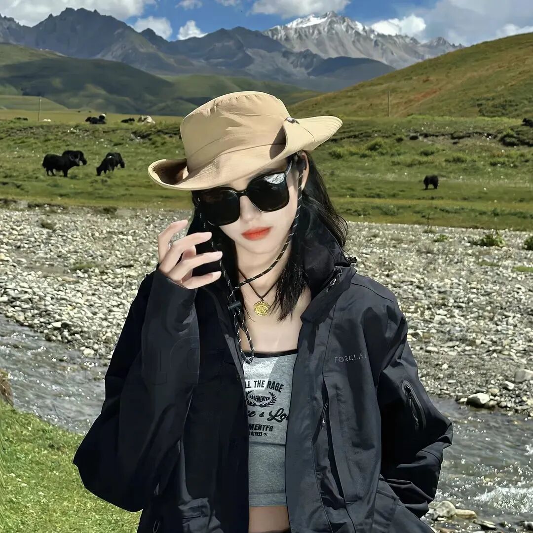高冷墨镜女生头像