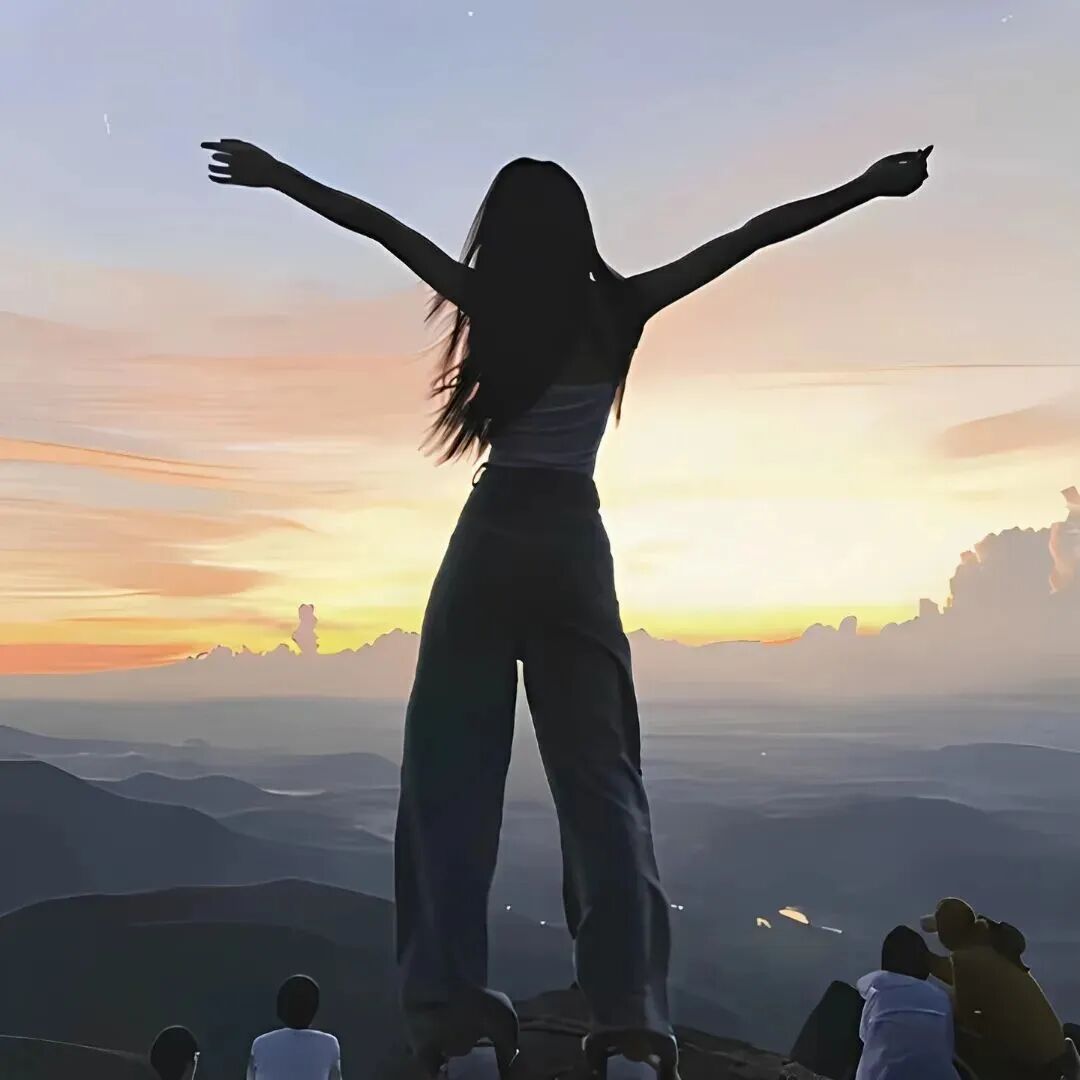 氛围感自由高山不露脸女生头像