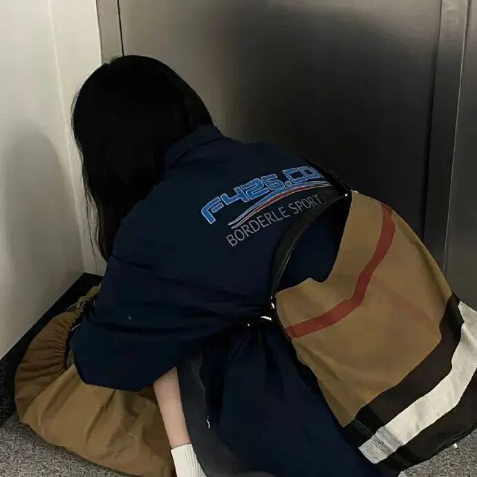 不露脸小众女生头像