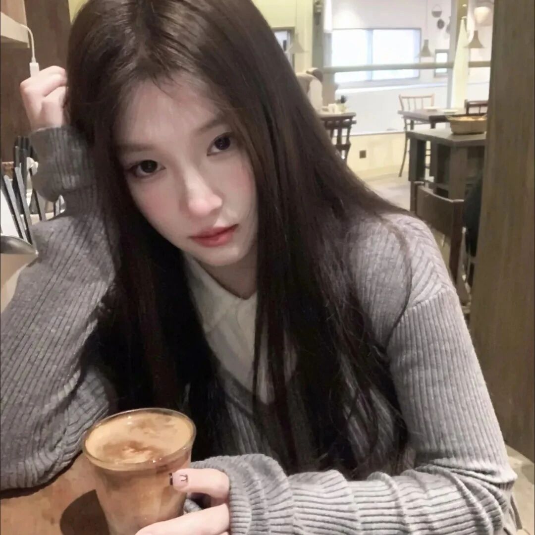 喝咖啡甜妹女生头像