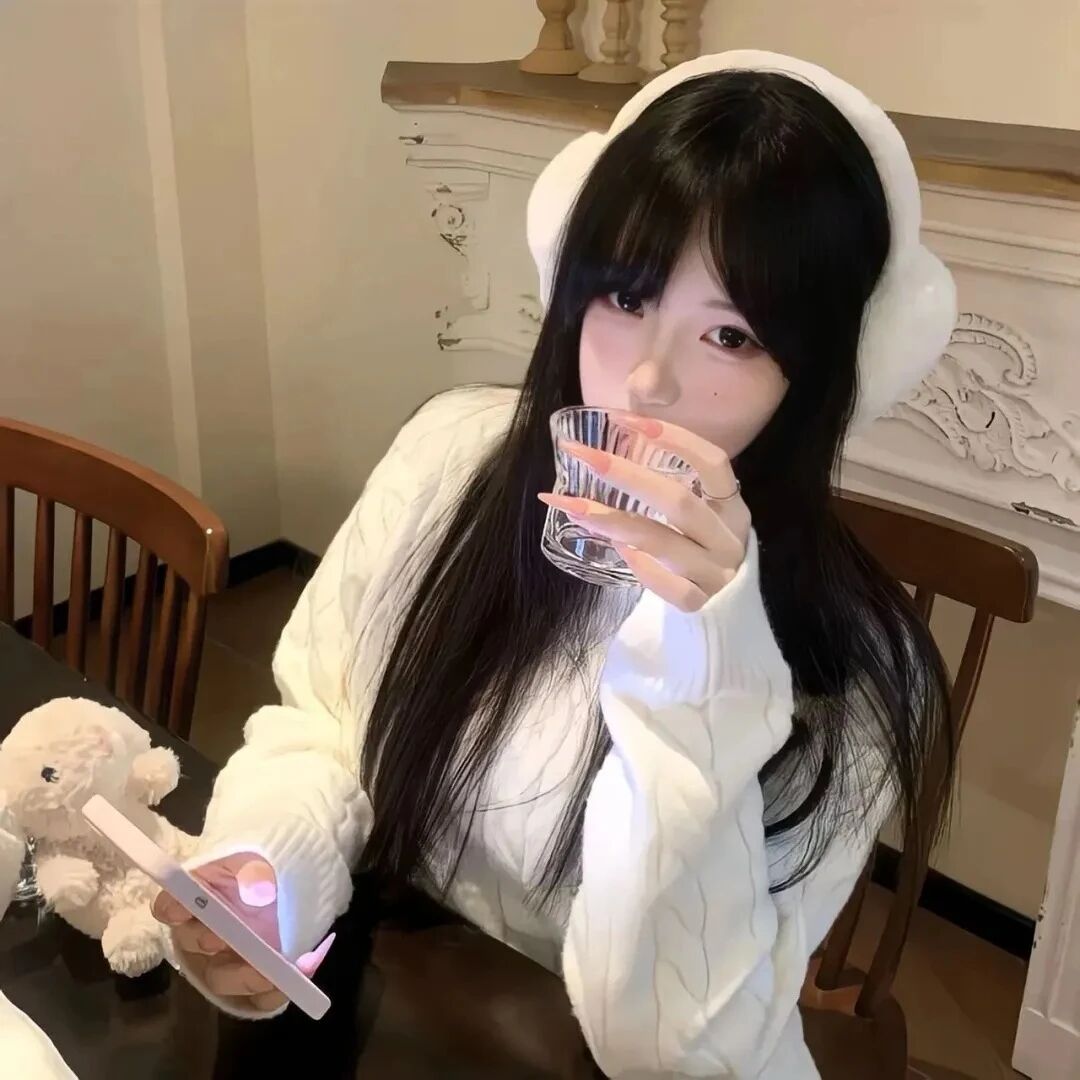 戴耳机甜妹女生头像