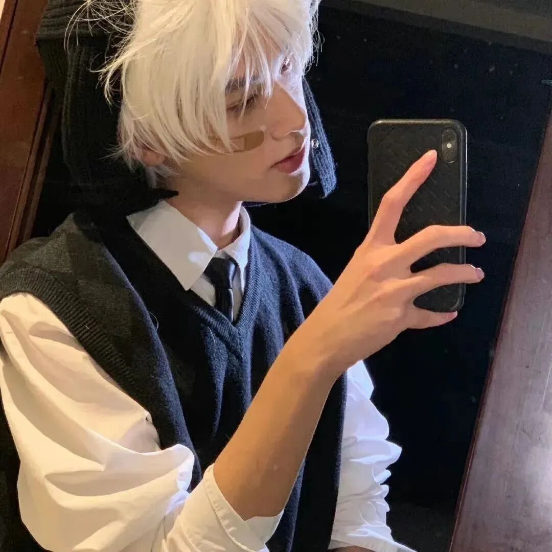 自拍手机个性侧脸男生头像
