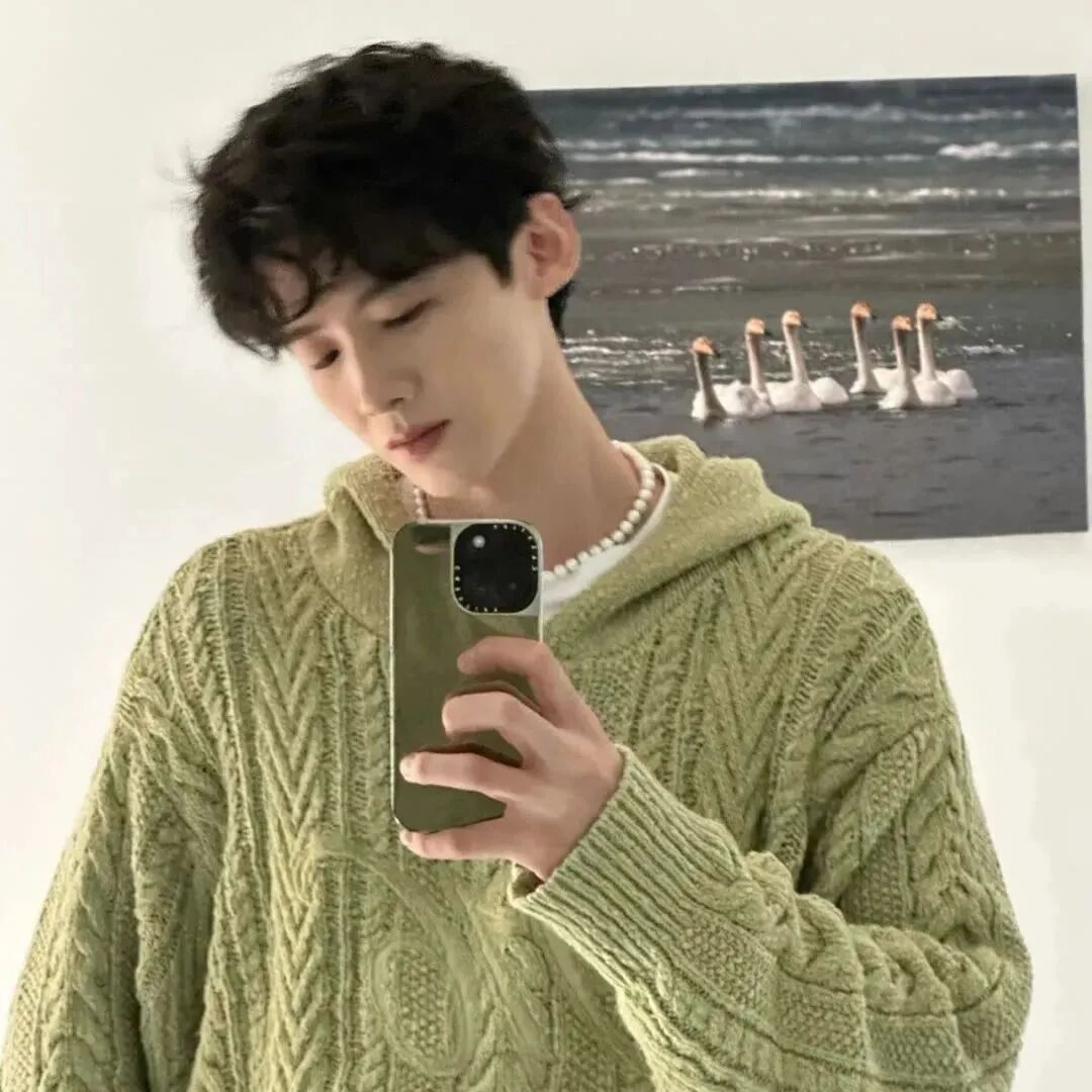 白敬亭爱豆自拍手机阳光男生头像