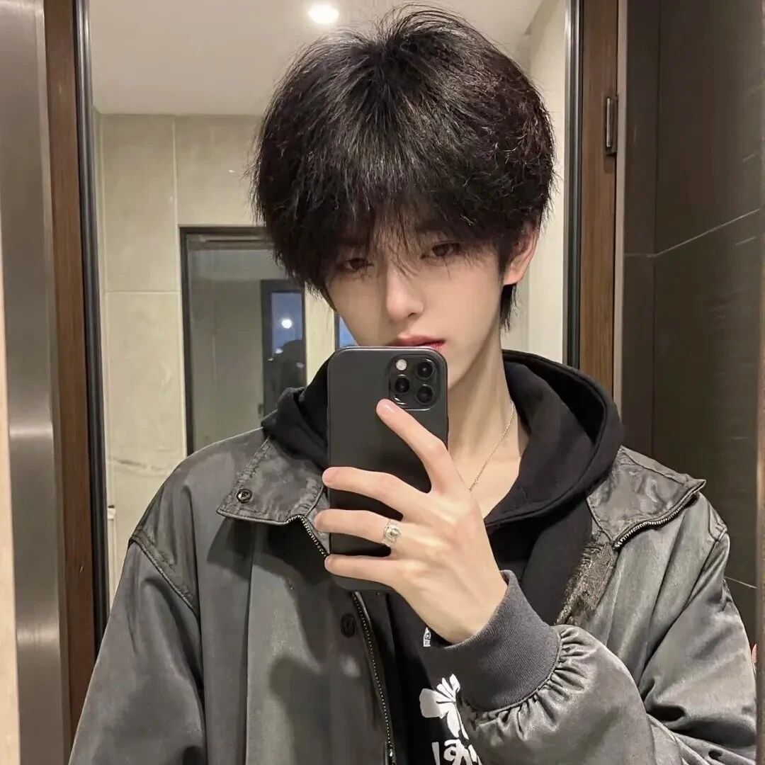 自拍手机小众男生头像