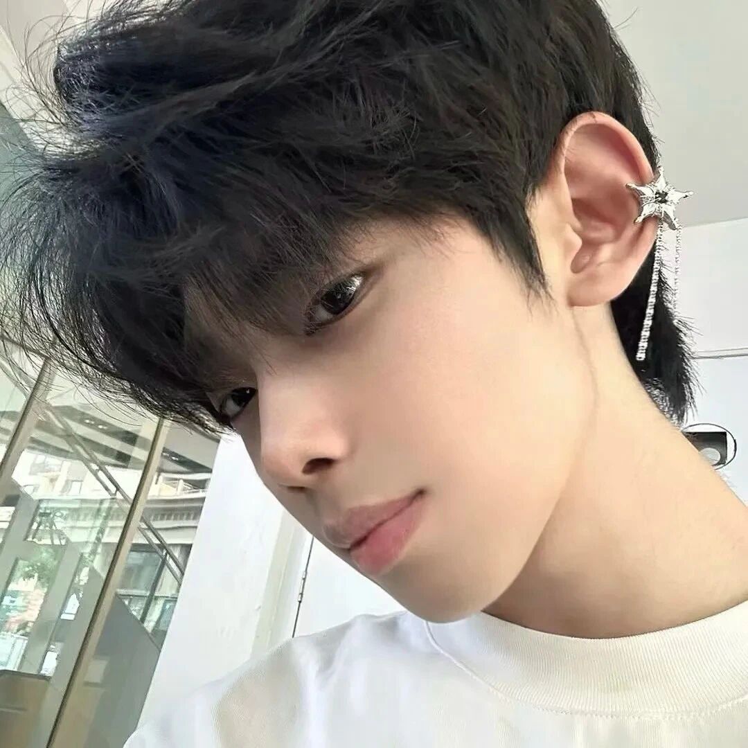 小众侧脸男生头像