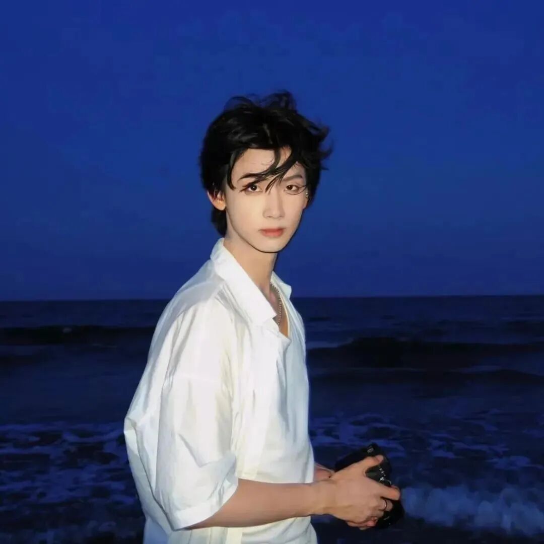海边氛围感男生头像