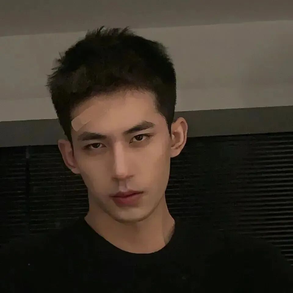 短发个性男生头像