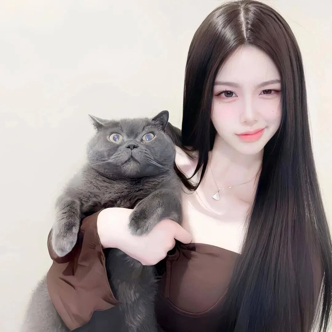 抱着猫咪御姐女生头像